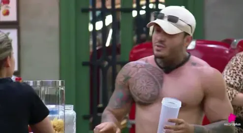 SE REVOLTOU? 😡 Wallas foi tirar satisfação com Saory sobre os últimos acontecimentos. #AFazenda