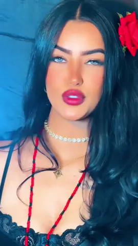 É meia noite 📿❤️‍🔥🌹 #macumbeira #axe #umbanda #quimbanda #foryoupage 