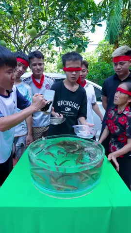 Trò Chơi Bịt Mắt Vợt Lươn Nhiều Nhất Cười Toác Mồm