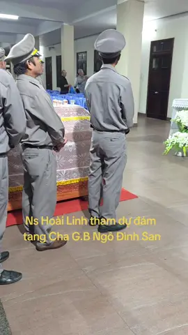 Nghệ sỹ Hoài Linh tham dự Thánh lễ an táng Cha G.B Ngô Đình San tại TGM NT #fyrシ #hoailinh 