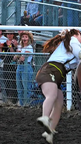 @Shelby Pierson is draw droppingly talented 🤩 #trickriding #Oldstoberfest #trickrider #prorodeo #prorodeocanada #western #rodeolife #rodeovideography 