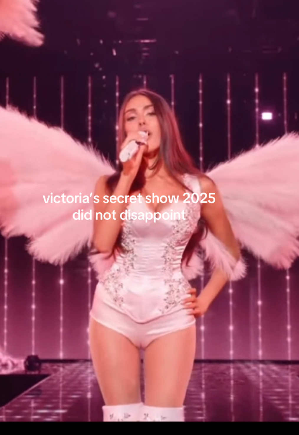It actually felt like the old Victoria’s Secret again #victoriasecert #vs #victoriassecret2025 #pink #madissonbeer 