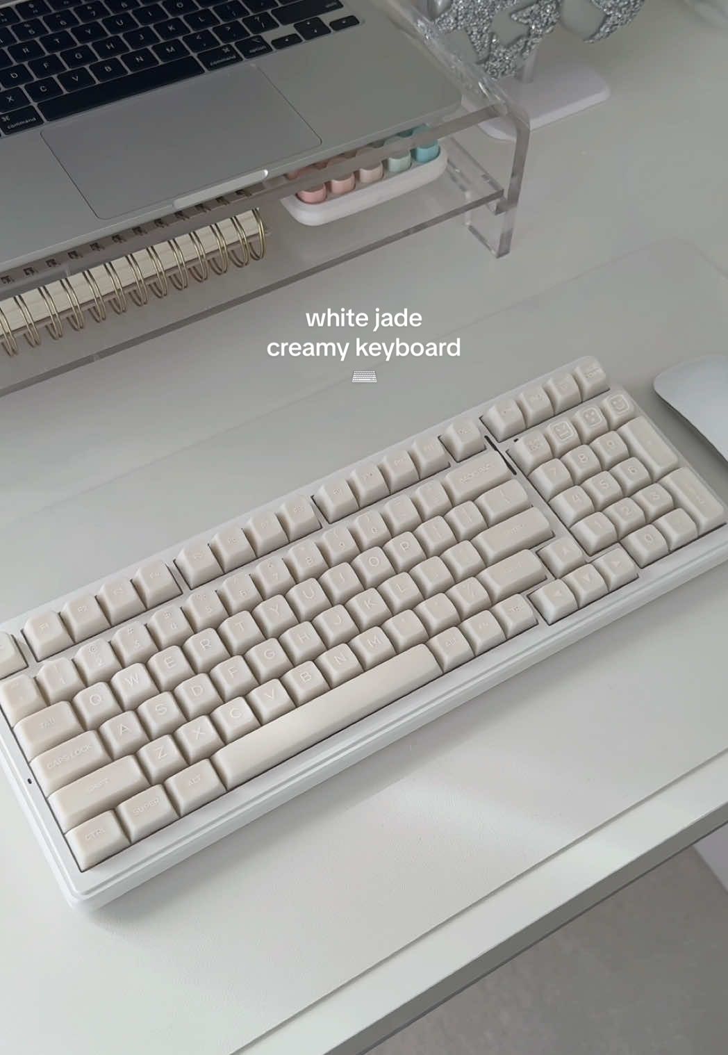switching out my keycaps to this white jade set for a more neutral vibe🍦super easy & love how it turned out! 🤍 #creamykeyboard #techasmr #keyboardasmr #aulaf99 #desksetup