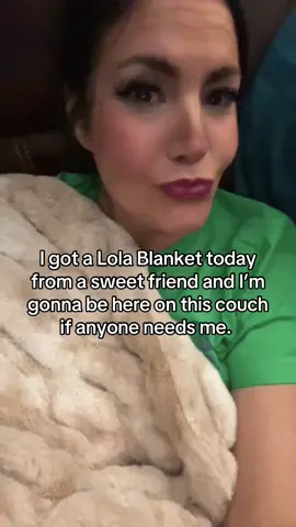 It’s actually pure heaven. #lolablanket #cozy #breastcancer #BreastCancerAwareness 