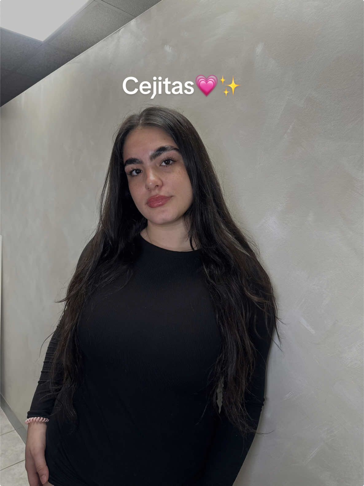 Enamorada de mis cejas. Gracias @Angelina Jolie 💗✨