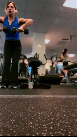 Happy hump day💪🏼#gym#workout#paratipage#foryoupage ♥️