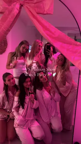 Love my girls 🪽💖 @Victoria’s Secret @VSPINK #victoriassecretfashionshow 