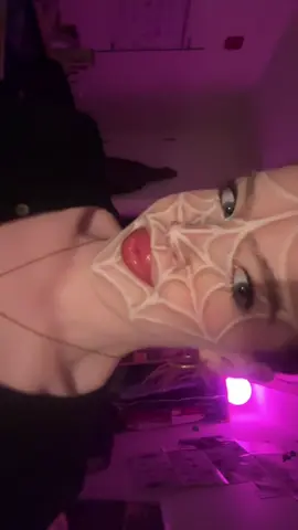 Cobwebs 🕸️🕷️                  #makeupartist #makeuplook #halloweenmakeup #halloweenlook #fyp 