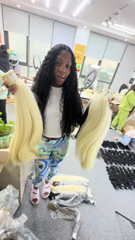 Hanoi, Vietnam 🇻🇳   I got the chance to meet my new vendors in person 🥹 probably was one of my favorite experiences while traveling to Vietnam The hair quality is literally unmatched. 🔥 Perfect for stylist who want to provide hair for clients. Trusted and reliable vendors ✅ The Ultimate Vendor List now includes all my Virgin & Raw Hair vendors. You can purchase online through the link in my bio 🔗  #hairvendorlist #hairvendor #vietnamhairfactory #fyp #wholesalebundles 