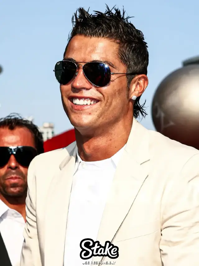 Soccer player Cristiano Ronaldo arrives at the 2008 ESPY Awards held at NOKIA Theatre L.A. LIVE on July 16, 2008 in Los Angeles, California. The 2008 ESPYs will air on Sunday, July 20 at 9PM ET on ESPN | #cristianoronaldo 