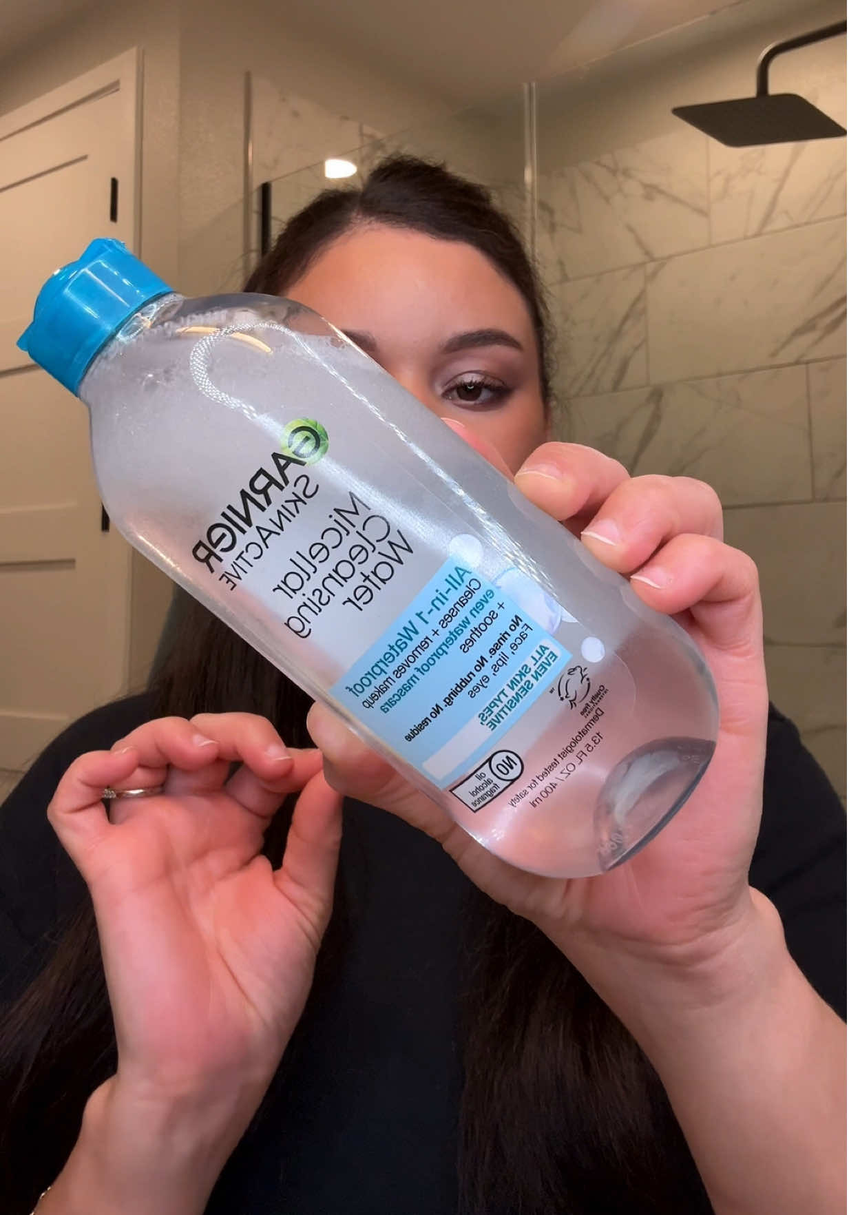 I’ve been using the @GarnierUSA Micellar Cleansing Water with Vitamin C and I totally get the hype it melts makeup + brightens my skin without stripping it. My skin just feels fresh. ☀️ #GARNIERWATERWORKS #GIFTEDBYGARNIER #GARNIERSKINCARE