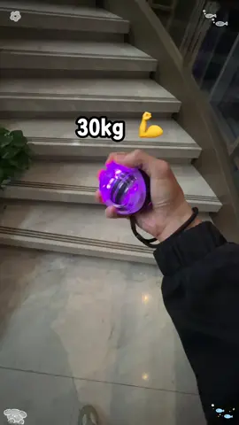 A mayor velocidad, mayor fuerza. ¿Cuántos kg puedes 💪❤️#gyro #gyroball #GymTok #gym #entrenamiento 