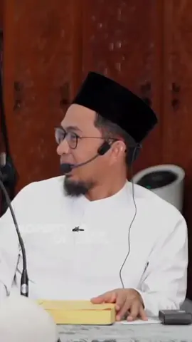 Cium tangan kepada Kyai menurut Ustadz Adi Hidayat . . #ulama #santri #kyai #pesantren #dakwah 