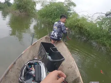 Ướt mặt kkk, phản xạ nắm bắt được con cá thở là nhặt ngay #xuhuong #lure #fishing #fypシ #foryou 