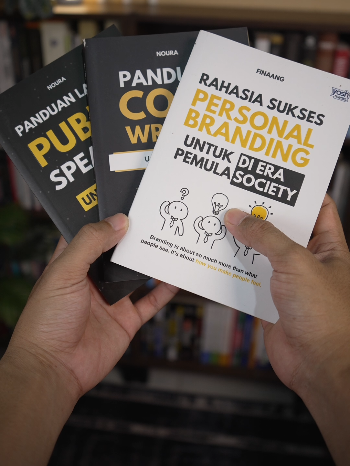 Paket 3 Buku: Personal Branding, Public Speaking & Copywriting adalah koleksi materi lengkap agar kamu bisa tampil lebih percaya diri, menulis persuasif, dan memperkuat citra diri dalam dunia profesional maupun digital. #PersonalBranding #PublicSpeaking #Copywriting #PaketEdukasi