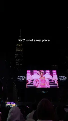 Came across the most beautiful watch party in NYC!  @Victoria’s Secret  #victoriassecret #vsangel #victoriassecretfashionshow #newyork #madisonsquaregarden 