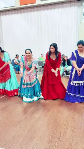 Our real garba style 💃💃💃back on mummy’s times love it 💃💃🤗🤗#slayrani💙 #vaishalib28 #bleesed #gujjugirls #garbalover @Varsha @Daxaben patel @MinaTikTok1918 