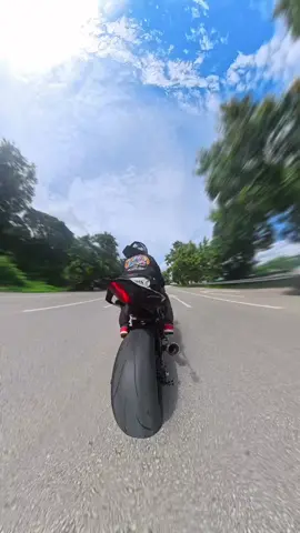 หันมามองกลัวกล้องหาย😂#r1 #yamaha #bigbikethailand #fypシ゚ #ai 