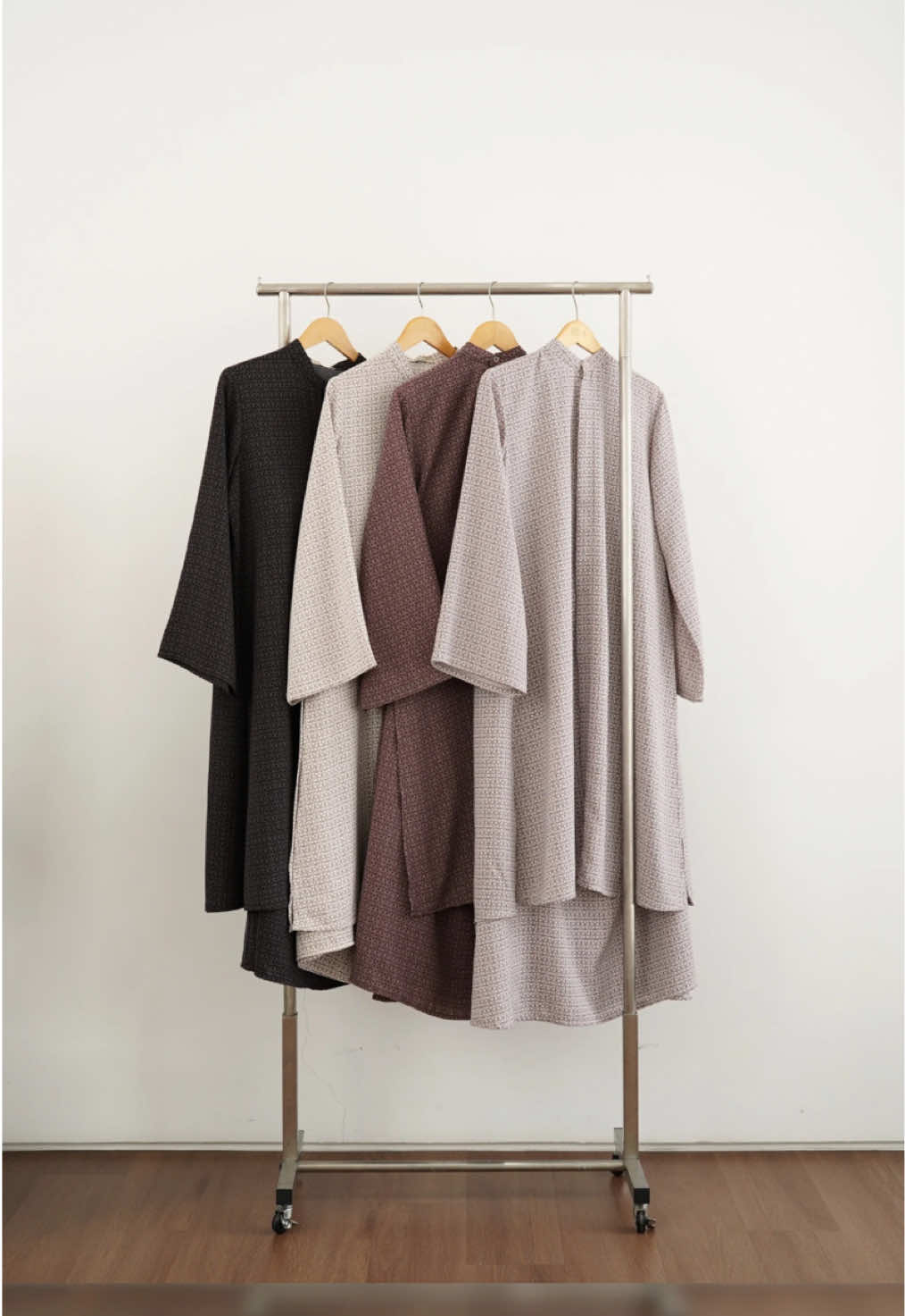 Aluna Series made for every moment with comfort you can wear all day🤎 Tersedia  di 4 warna pilihan Heather Brown,Misty Taupe,Ivory dan Charcoal Black. kamu lebih suka warna yang mana?