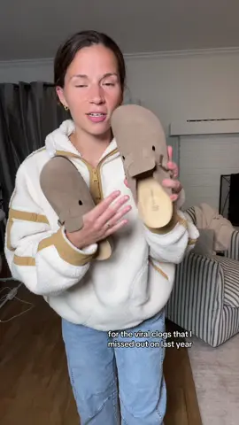 The comfiest clogs for fall and for the wide foot girls like myself #clogs #clogshoes #potatoshoes 