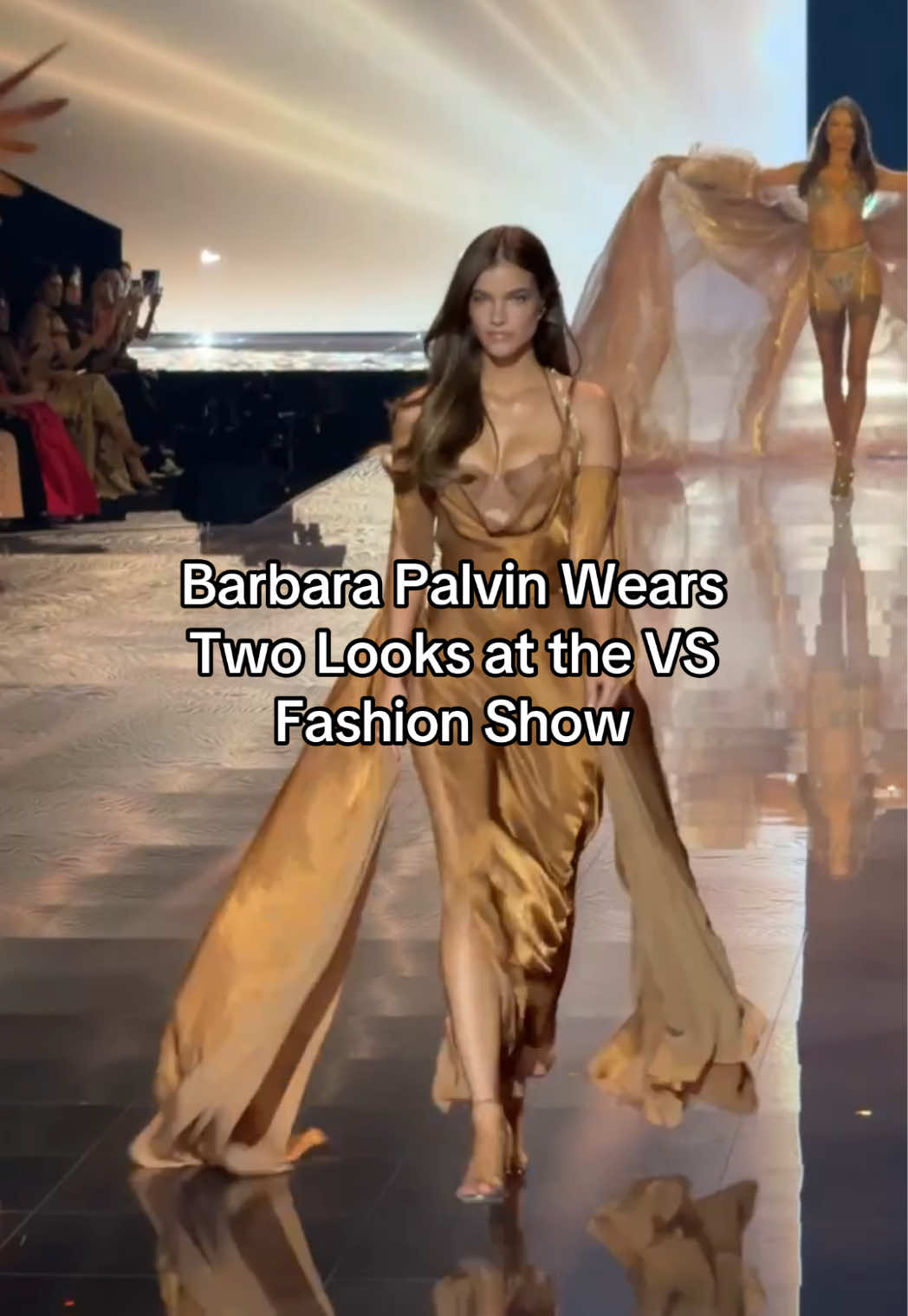 #barbarapalvin stuns as she wears two looks at the #victoriassecret fashion show. 