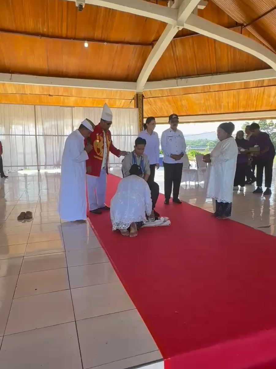 Prosesi joko taha, dari sultan jailolo #Betabersamagibran #gibranrakabuming #GibranUntukIndonesiaTimur #GibranDiMaluku #gibran 