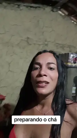 preparando o chá 