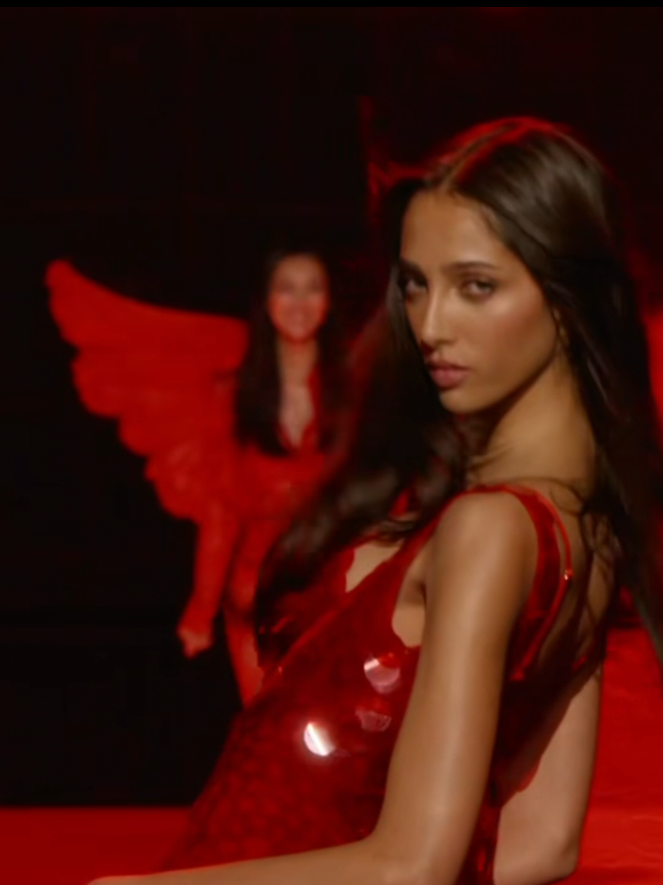 Yasmin Wijnaldum x Victoria's secret 2025   #victoriassecret2025 #yasminwijnaldum #yasminwijnaldummodel #model #karolg @Yasmin Wijnaldum 