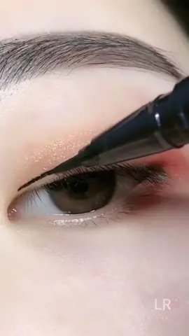Place your order in the showcase of this account.  @Cen Star Say goodbye to awkward smudges—this is the eyeliner you'll love.#waterproofeyeliner#Eyeliner #tutorial #eyemakeup#makeup #makeuptutorial #Eyeliner #eyelinertutorial #smokeyeye #beauty#dealsforyoudays