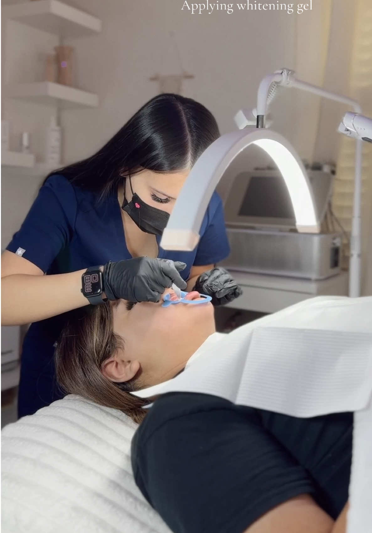 Step-by-step: professional teeth whitening process ✨ #professionalteethwhiteng #teethtwethteeth #blanqueamientodental #houstonteethwhitening #teethwhiteningspecialist 