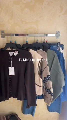 we love a @TJ Maxx trip !! 🤠🍂 Should I keep the first sweater??  #haul #shopping #fallclothes #tjmaxx #latina 