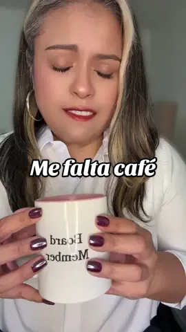 Me falta café, ojalá no se ensucie mi blusa nueva 😅 #winkandsmile #rhf💞 