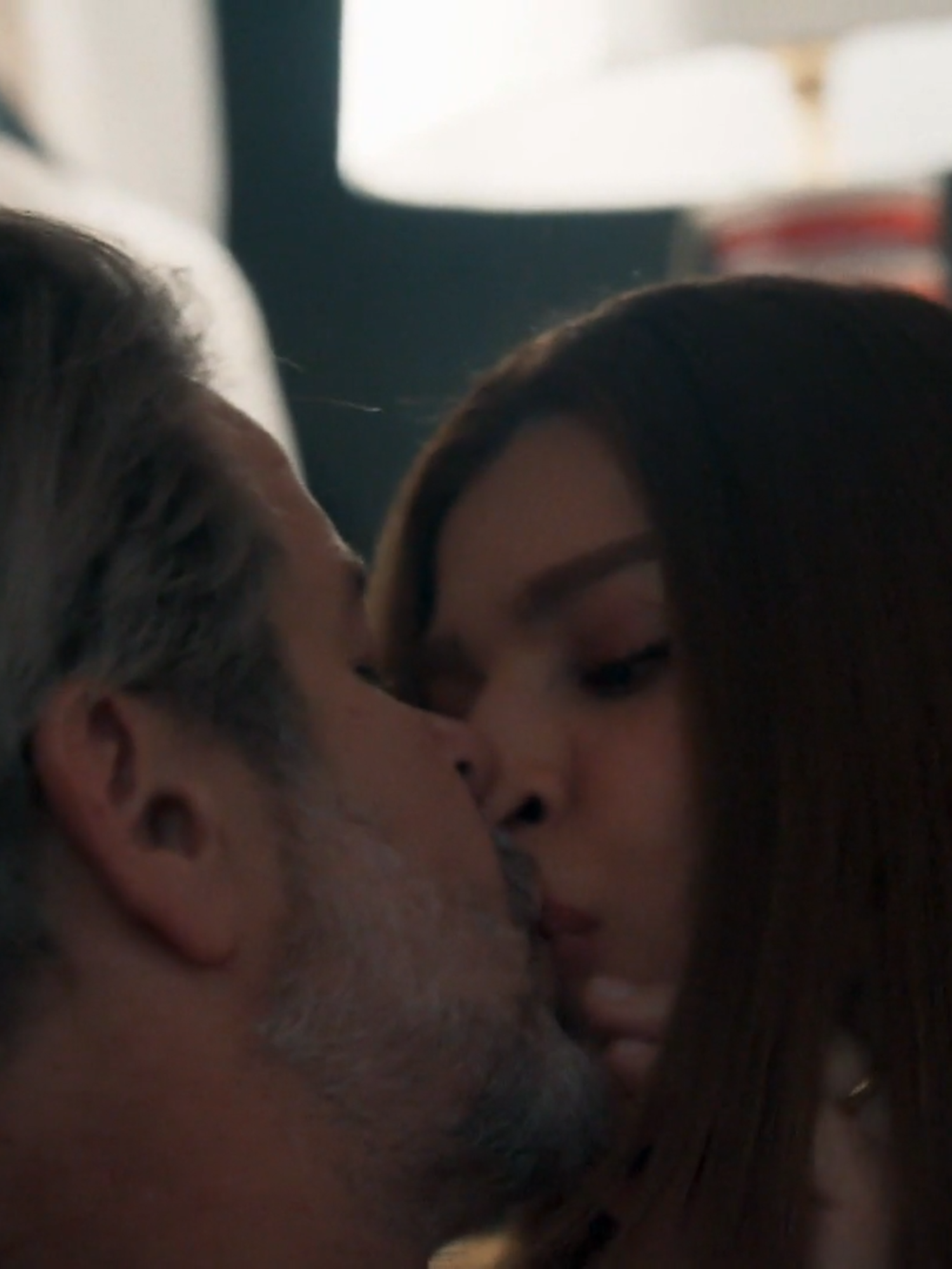 CÁPSULA CHEIA DE NADA E BOLSO CHEIO DE TUDO! Esse é o lema do Ferette (Murilo Benício) e Arminda (Grazi Massafera), a dupla de vilões de #TrêsGraças. Eles estão por trás de um esquema de remédios falsos que prejudica muita gente. O seu novo novelão das 9, estreia segunda! 🌟 #TVGlobo