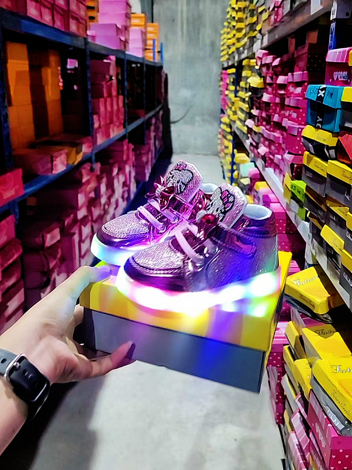 LED boots for kids girls light kitty design low cut boots🎀🎀#hellokittyboots #ledhellokittyboots #foryou #fyppppppppppppppppppppppp #highlights 