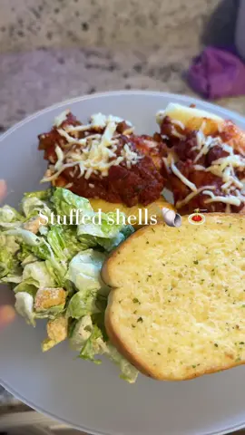 Stuffed shells for dinner today 🐚🍝😋