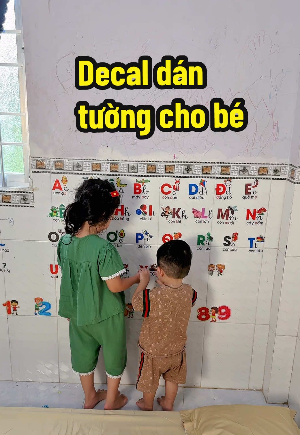 Dạy cho con học bản chữ cái cực kì đơn giản 😘 #decaldantuong #decal #decaldantuongchobe  @Gia Đình Dâu Ổi 🏡  @Gia Đình Dâu Ổi 🏡  @Gia Đình Dâu Ổi 🏡 