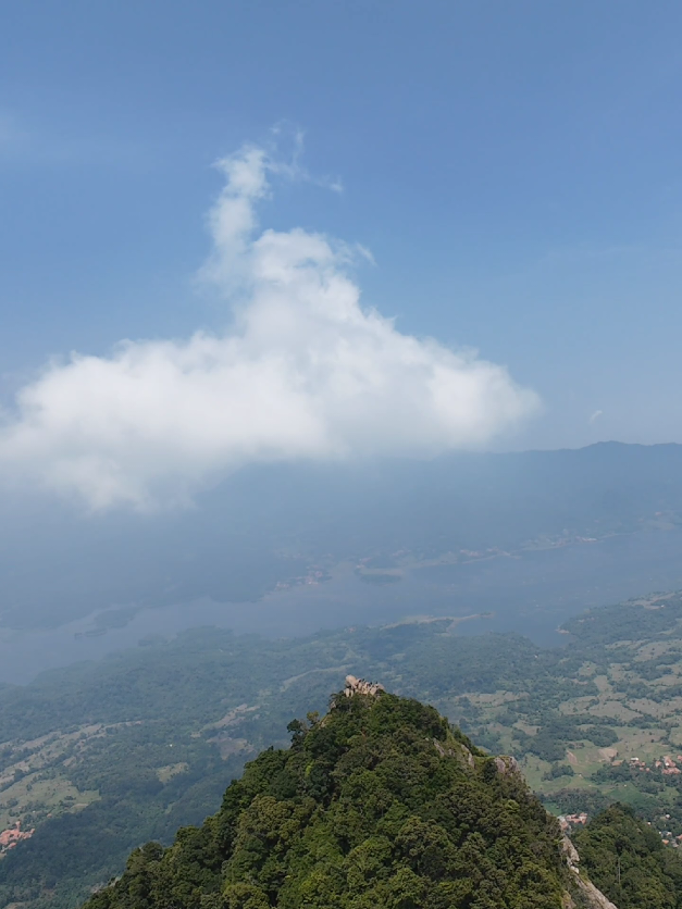 Muncak Gn. Bongkok #purwakarta #purwakarta_istimewa #pariwisatapurwakarta #gunungbongkok #omzeinbupatiaing 