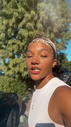 Can we count this as Meg knees?! 😂