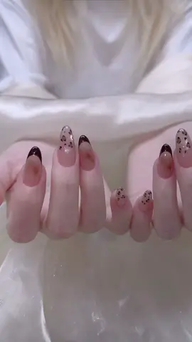 Mỗi lần ra đường là phải hất tóc, Đưa tay, show móng – rồi mới tính tiếp 😜 Tầng 2 - 210 Trung Kính - Yên Hoà - Cầu Giấy - Hn ☎️0969623977 #silvaroom  #nailganday #nailcaugiay #nailhottrend #xuhuongtiktok 