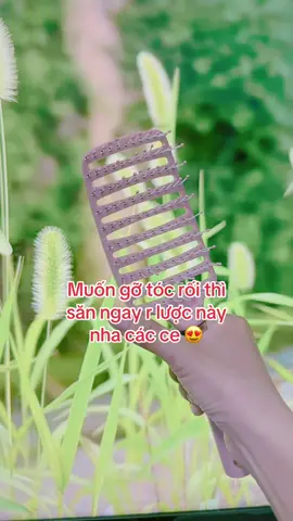 Lược chải đầu, mátt xaa da đầu, gỡ rối tóc. Em lược này lm được hết nha các bác. #lượcgỡrối #viral #foryou 