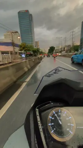 17:36 เลิกงานกลับบ้านนอน🖤#แก๊งขาลาย💯 #นิวธรรมนูญ #326sparoad #ช่างหนิมแยงซีเกียง #วัยรุ่นชิวไฟฟ้า 