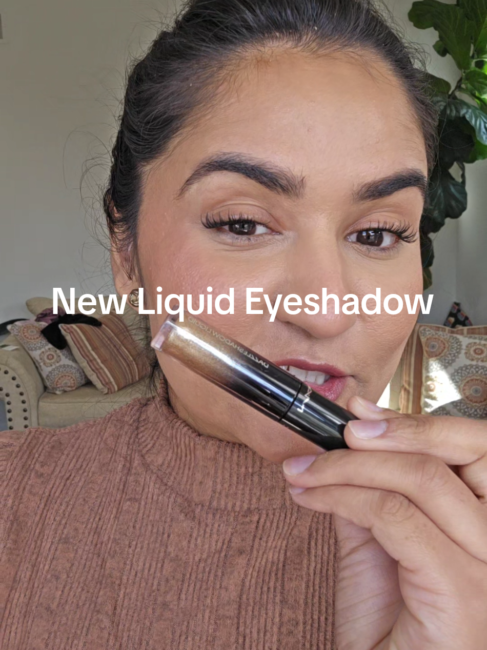 the only Eyeshadow I may be needing this festival season #eyeshadow #eyeshadowtutorial #liquideyeshadow #glittereyeshadow #newmakeup @maccosmetics 