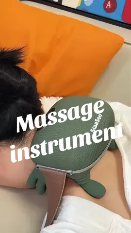 I need this shoulder and neck massager, make my neck feel relaxed 🤩🤩#christmas #christmasgift #coolstuff #viral ##coolgadgets #massage #massager #christmasgiftideas #massagerwithheat #neckmassager #gamechanger #massagetime #musthave #gifts #giftideas #goodthing #gadget #goodthings #product #shopping #neck #fyp #relax #comfortable #homemassage 