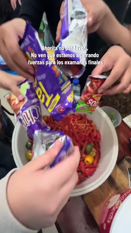 Ni nos alcanzó 😂 #takis #takeritos #picante #humor#school 