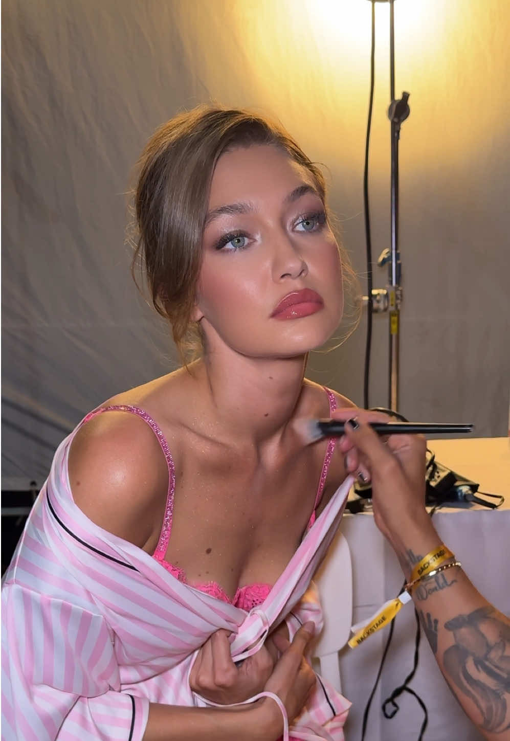 @gigihadid #makeupbypatmcgrath 💫  #victoriassecret #fashionshow #gigihadid  #luistorres  HOY FUE UN SUEÑO! Ojalá este día hubiera durado lo que 3! 