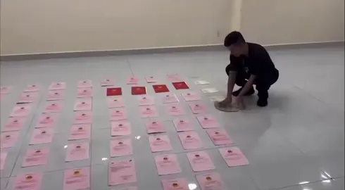 Nhiều người mong có 1 tờ sổ đỏ không có - Ngân=1/2 tuổi của mình..80 cuốn sổ đỏ! Sổ đỏ còn nhiều hơn tiền đang cầm ??? Ngân 98 . Lương Bằng Quang tại cơ quan công an