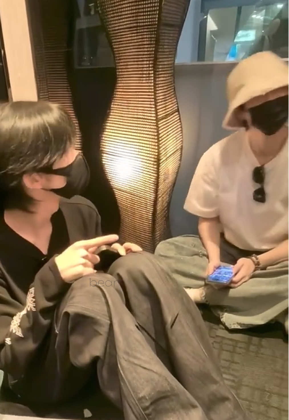 มันเป็นห่างกันสักนิดไม่ได้หรอก โดยเฉพาะหวงซิงอะ มันมีแรงดึงดูดใช่มะ ชิวชิวมีแรงดึงดูดแหละ ตอนมาอย่างสดใส ตอนกลับไปถึงกับหมดแรง ต้องซบเธอขา เอ้อ เอาสิ #ซิงชิว #Xingqiu #huangxing #QiuDingJie #DesireTheSeries 