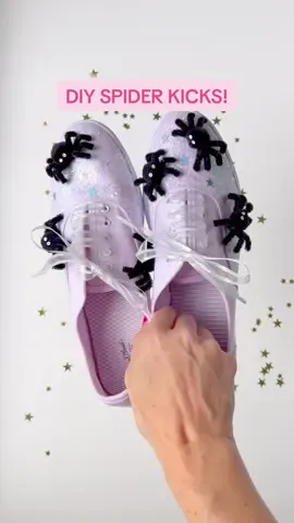 DIY spider kicks 🕷️ #DIY #halloweenlook #halloweencrafts #spider #craft 