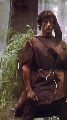 ¿podría rambo sobrevivir al bosque de 3 dedos?  #rambo  #quepasaria  #teoria  #tresdedos #caminohaciaelterror 