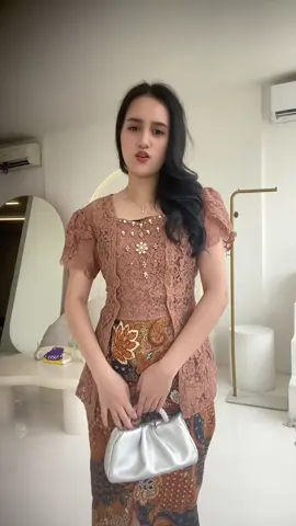 Fit #dresspesta #dreeskebaya #dressnatal #dressbatik #batikcouple 